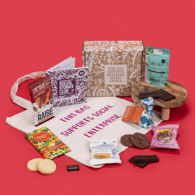 Thank You Teachers Gift Box open, filled with Earl Grey tea twin pack, shortbread and chocolate chip cookies, orange dark chocolate, napolitain, maple pecan nuts, cotton tote bag, hot chocolate melts, story booklet, and personalised note in cosy sustainable packaging with festive end-of-year warmth.