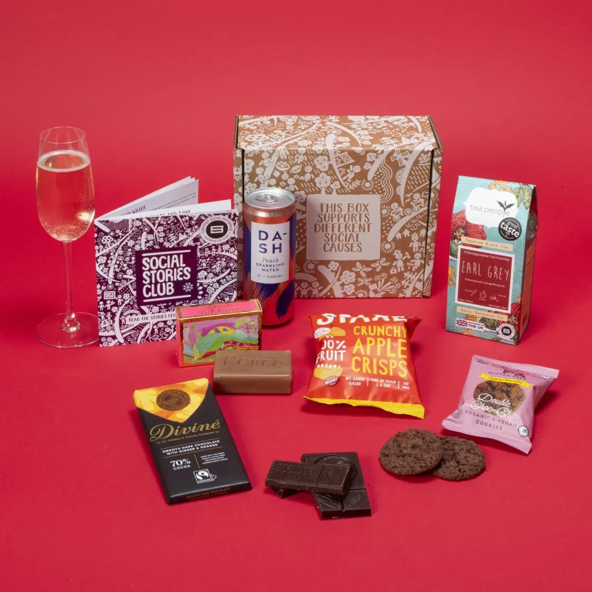 Vegan Treats Gift Box with dark chocolate, cookies, apple crisps, Earl Grey tea and sparkling water, plus its box and booklet